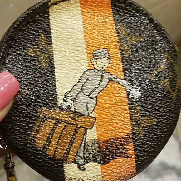 Louis Vuitton Accessories - Authentic Louis Vuitton groom coin purse